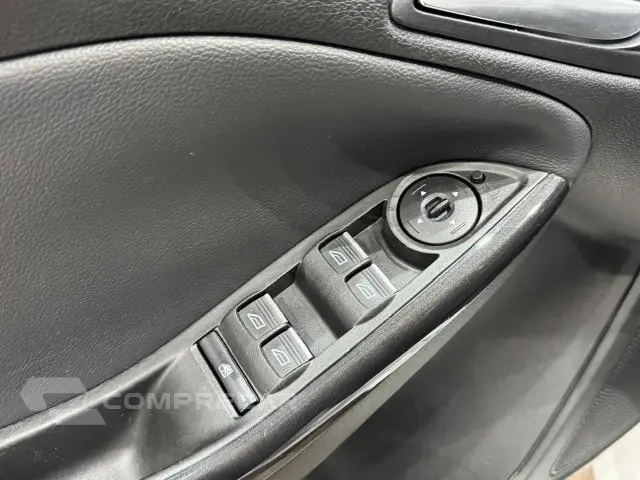 FOCUS HATCH - 2.0 TITANIUM 16V 4P POWERSHIFT