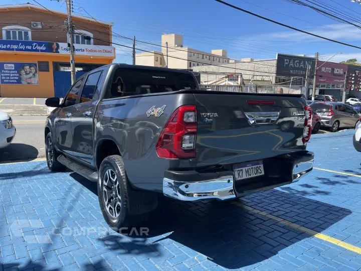 HILUX 2.8 D-4D TURBO DIESEL CD SRX 4X4 AUTOMÁTICO