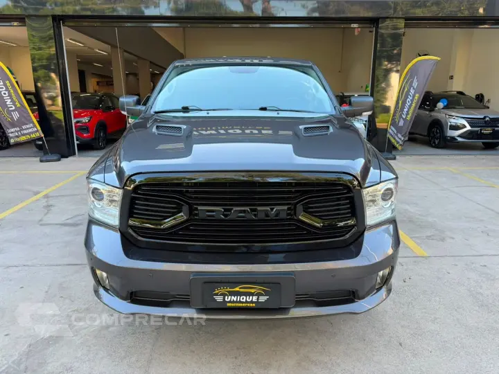 Classic 5.7 V8 Gasolina Laramie Night Edition Cd 4X4 Automát