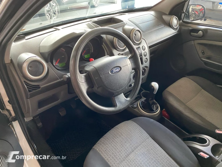 FIESTA 1.6 Rocam SE Sedan 8V