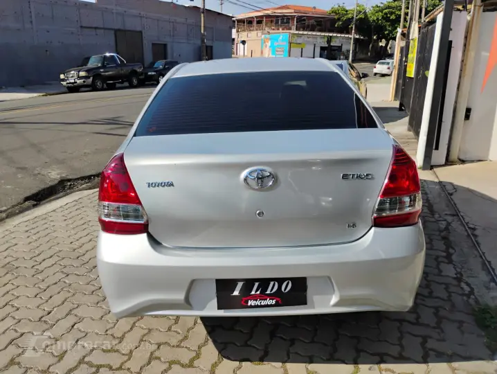 ETIOS 1.5 X Plus Sedan 16V