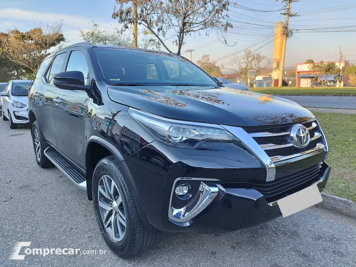 HILUX 2.8 SW4 4X4 8V