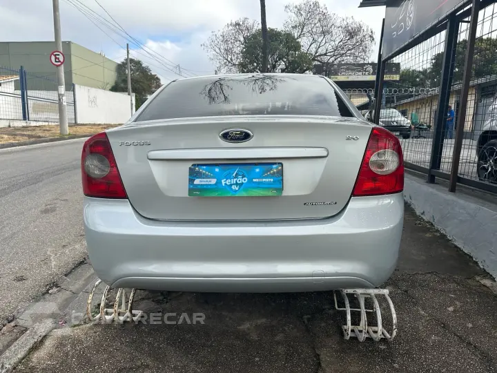 FOCUS SEDAN