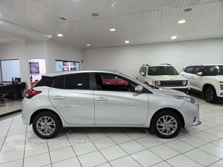 Yaris Hatch 1.5 16V 4P FLEX XS CONNECT MULTIDRIVE AUTOMÁTICO