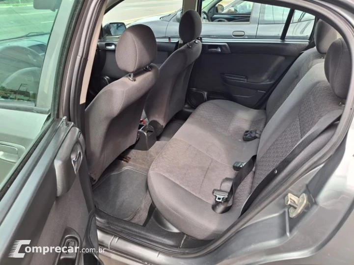 ASTRA 1.8 MPFI Comfort Sedan 8V