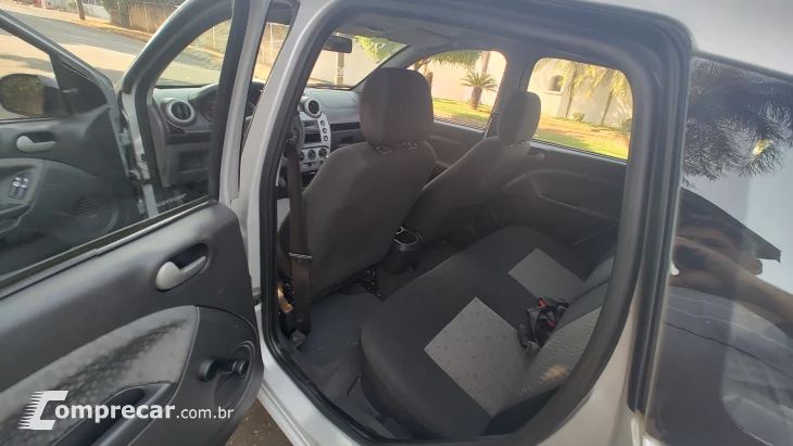 FIESTA 1.6 MPI Class Hatch 8V