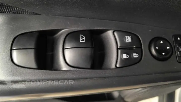 KICKS PLAY 1.6 16V FLEXSTART SENSE XTRONIC