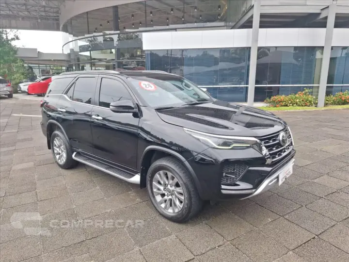 HILUX SW4 2.8 D-4D TURBO DIESEL SRX 7L 4X4 AUTOMÁ