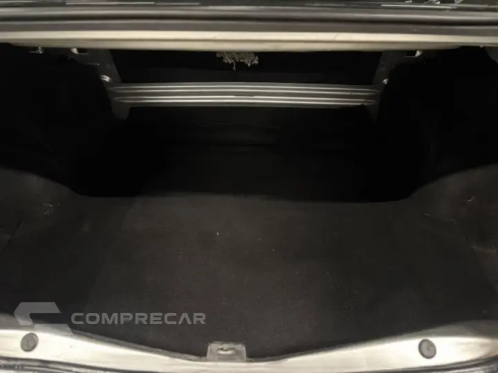 Logan Authentique 1.0 12V SCe (Flex)