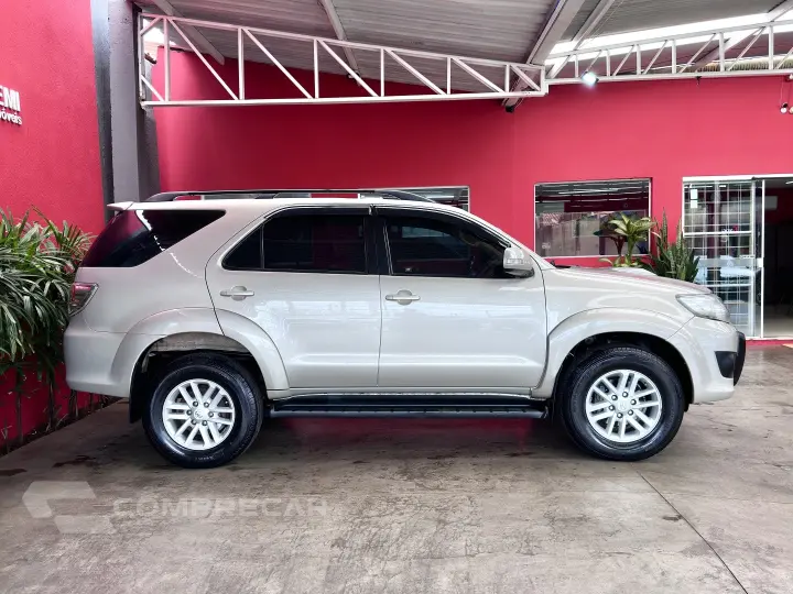 HILUX SW4 3.0 SRV 4X4 7 LUGARES 16V TURBO INTERCOOLER DIESEL
