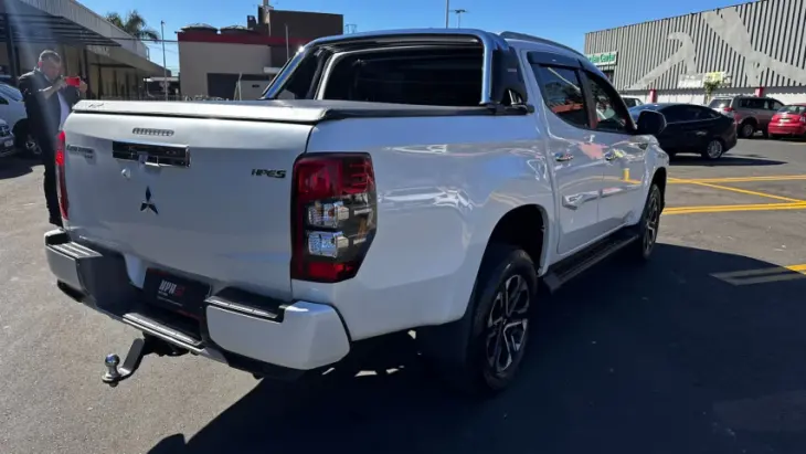 L200 TRITON 2.4 16V Turbo Sport Hpe-s CD 4X4