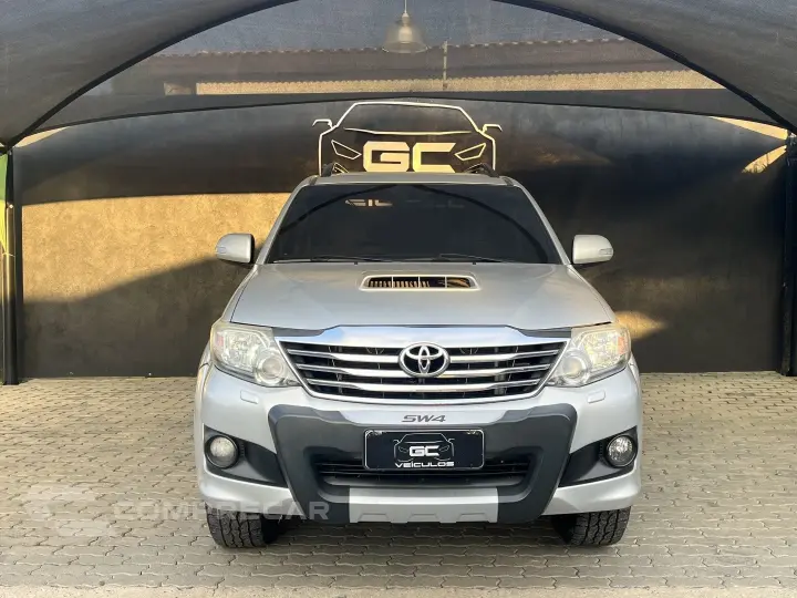 HILUX SW4 3.0 SRV 4X4 7 LUGARES 16V TURBO INTERCOOLER DIESEL