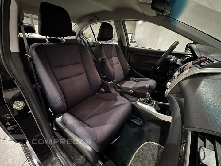 CITY 1.5 LX Sedan 16V