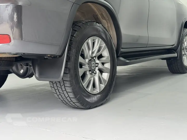 HILUX SW4 2.8 D-4d Turbo SRX 7L 4X4