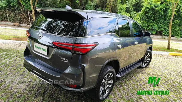 HILUX SW4 2.8 D-4D TURBO DIESEL SRX 4X4 AUTOMÁTICO