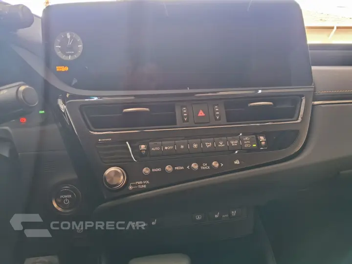 ES 300 H 2.5 16V 4P LUXURY HÍBRIDO AUTOMÁTICO CVT