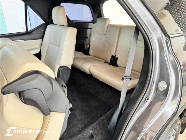 HILUX SW4 2.8 D-4d Turbo Diamond 7L