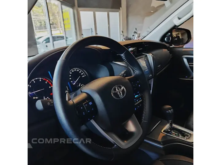 HILUX SW4 2.8 D-4D TURBO DIESEL SRX PLATINUM 7L 4X4 AUTOMÁTI