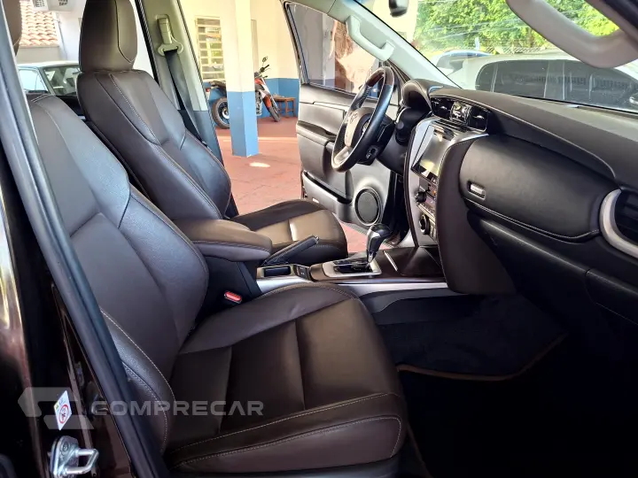 HILUX SW4 2.8 D-4d Turbo SRX 7L 4X4