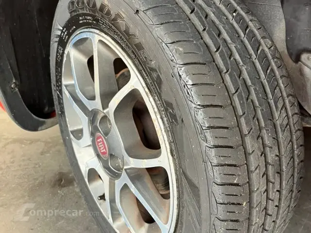 UNO - 1.4 SPORTING 8V 4P MANUAL