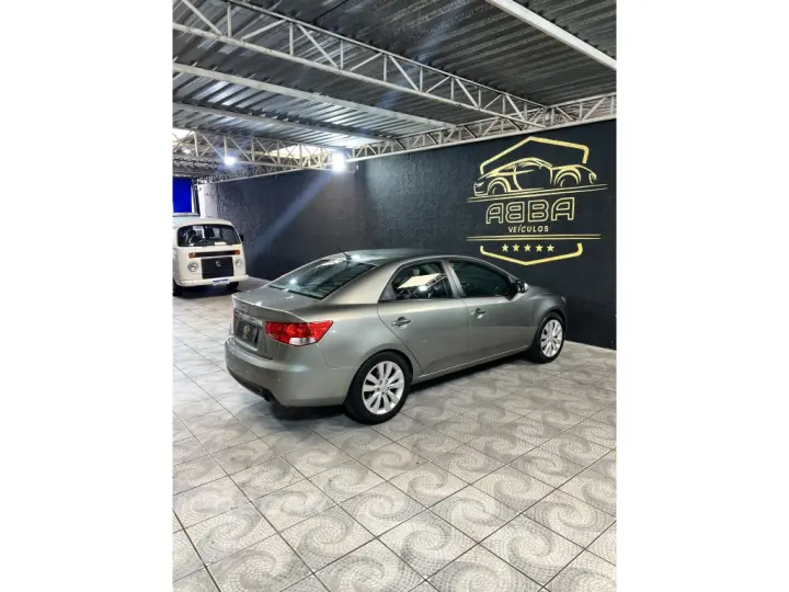 CERATO 1.6 E.213 SEDAN 16V GASOLINA 4P MANUAL