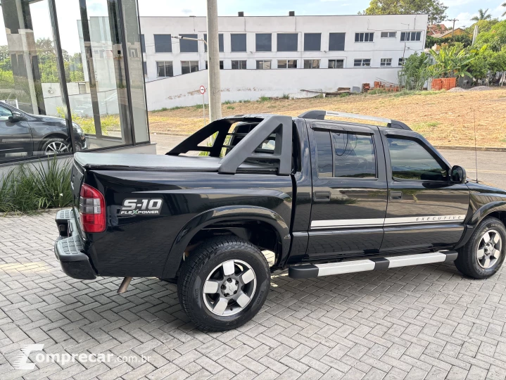 S10 2.4 MPFI Executive 4X2 CD 8V