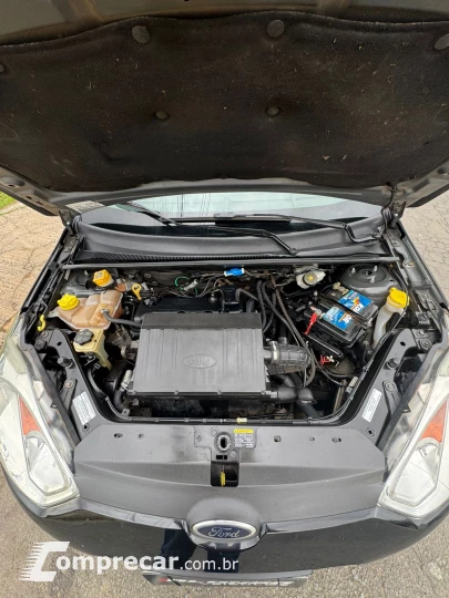 FIESTA 1.6 Rocam SE Sedan 8V