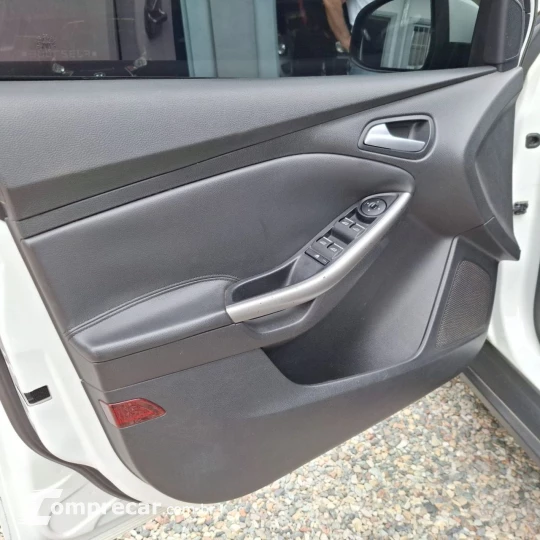 Focus Hatch 1.6 16V 4P FLEX SE POWERSHIFT AUTOMÁTICO