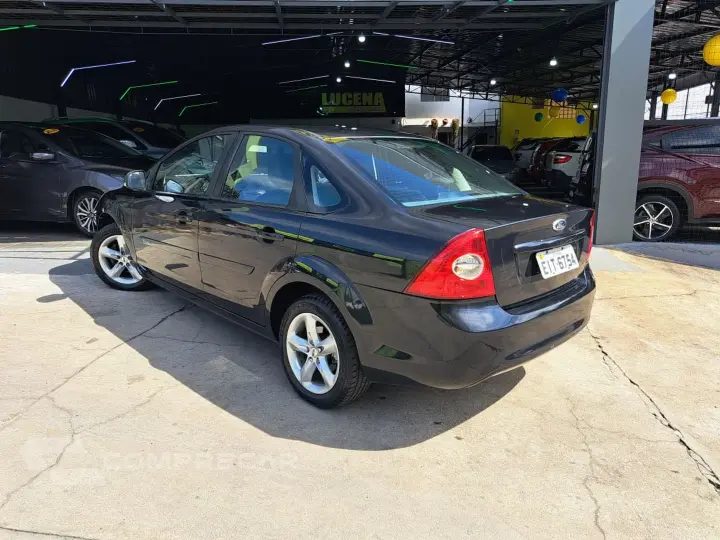 Focus 2.0 Ghia 16V Gasolina 4P Automático