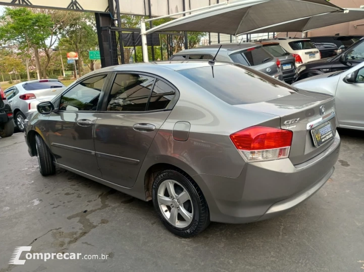 CITY 1.5 LX Sedan 16V