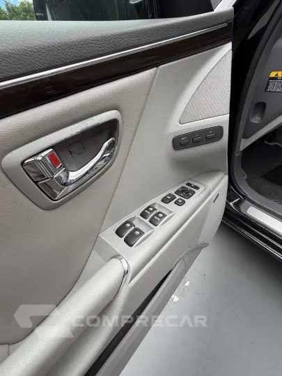 AZERA 3.3 MPFI GLS Sedan V6 24V