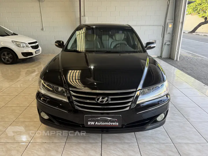 AZERA 3.3 MPFI GLS Sedan V6 24V