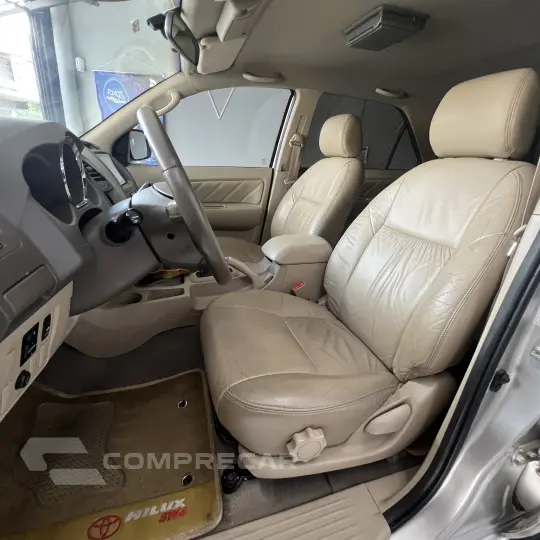 Hilux SW4 SRV D4-D 4x4 3.0 TDI Dies. Aut