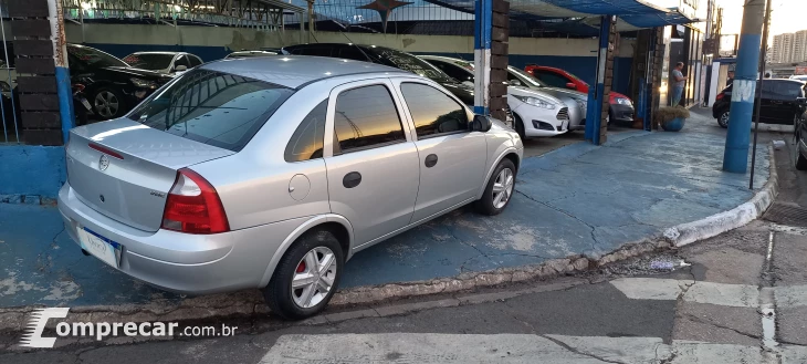 CORSA 1.0 MPFI Sedan 8V