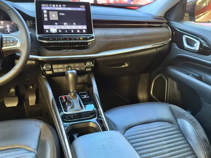 COMMANDER 1.3 T270 TURBO FLEX LIMITED AT6