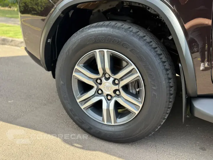 HILUX SW4 2.7 SRV 7 Lugares 4X2 16V