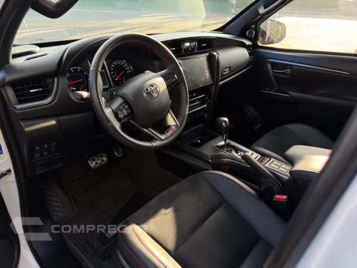 Hilux Sw4 2.8 D-4D Turbo Diesel Gr-S 7L 4X4 Automático