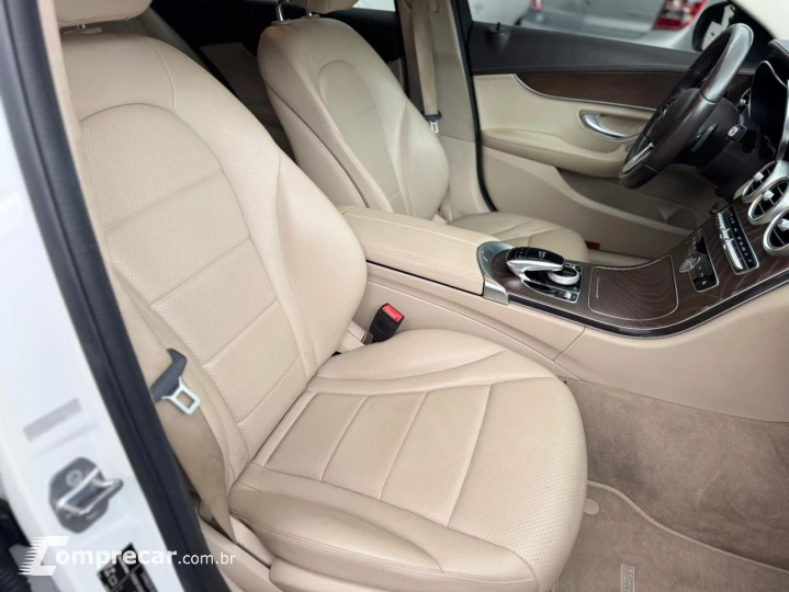 C 180 1.6 CGI Exclusive 16V Turbo