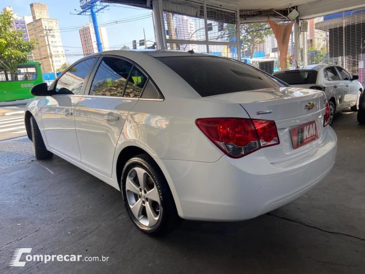 CRUZE SEDAN LT