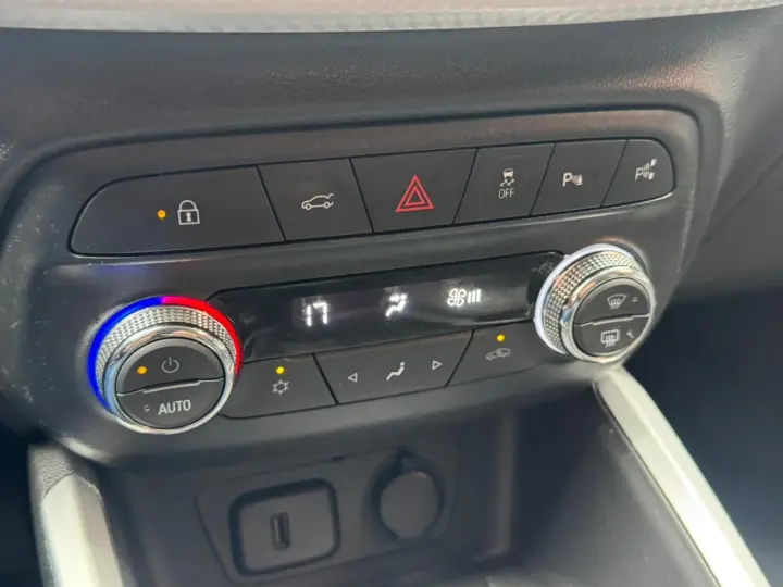 ONIX 1.0 Turbo Plus Premier