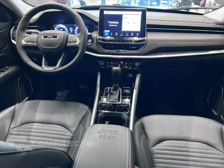 COMMANDER 1.3 T270 TURBO FLEX LONGITUDE AT6