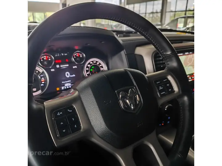 CLASSIC 5.7 V8 GASOLINA LARAMIE NIGHT EDITION CD 4X4 AUTOMÁT