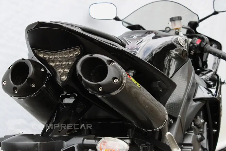 YAMAHA YZF R1