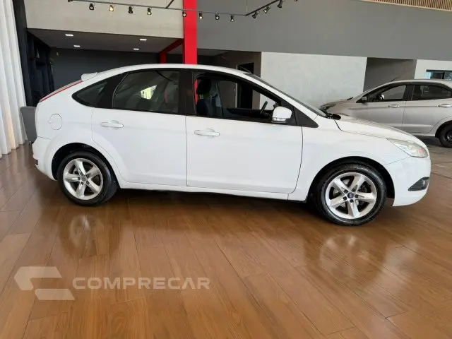 FOCUS HATCH - 2.0 GLX 16V 4P MANUAL