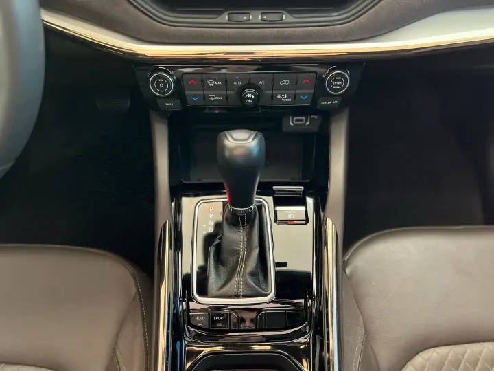 COMMANDER 1.3 T270 TURBO FLEX OVERLAND AT6