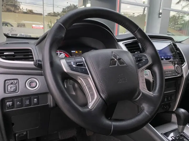 L200 TRITON 2.4 16V Turbo Sport Hpe-s CD 4X4