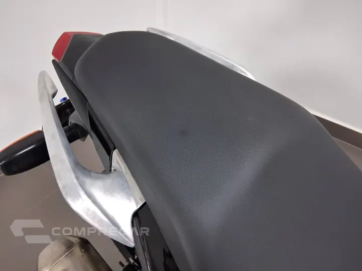 HONDA CB 300R