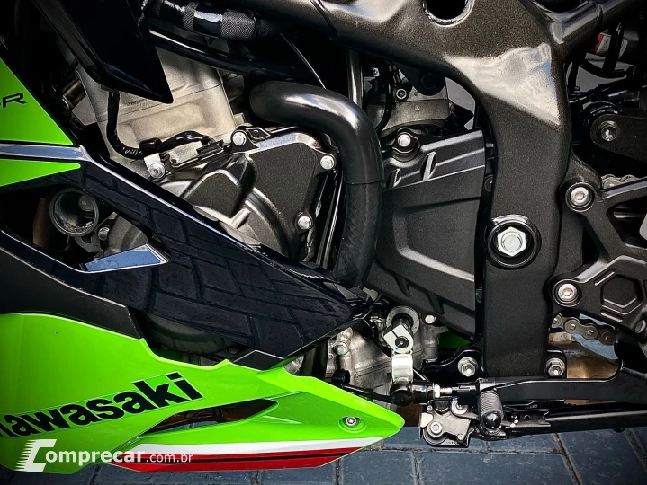 NINJA ZX-4R
