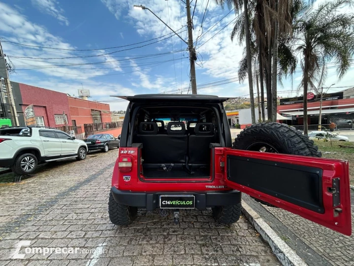 T-4 4x4 3.0 TB Int. Cap. Rígida Diesel