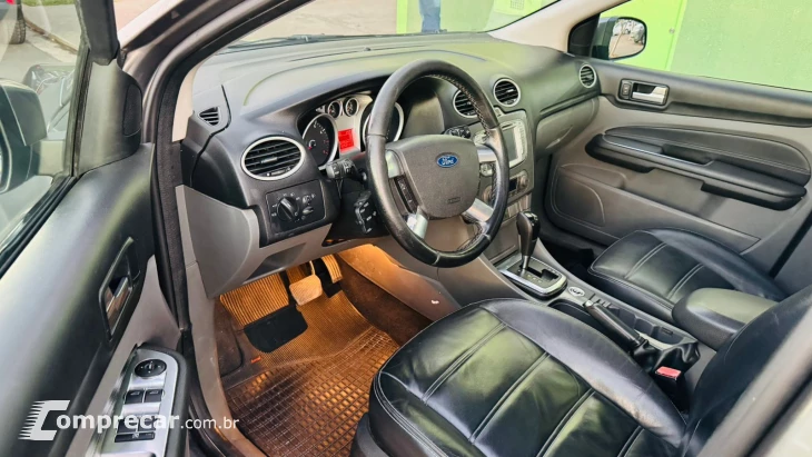 FOCUS 2.0 Titanium Plus Sedan 16V